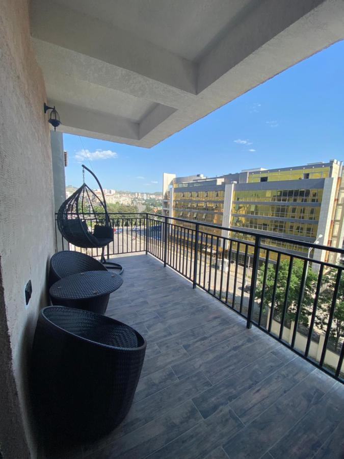 New Apartment With Terrace Tbilisi Exterior foto